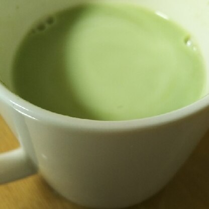 ちょっとほろ苦くてちょっと甘い緑茶ラテ♪
家事が終わったあとに、ホッと飲めました(^^)